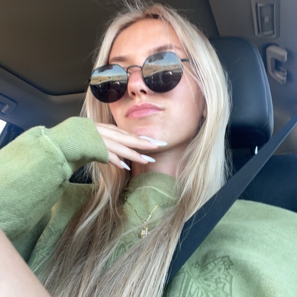 Meet your Posher, Saige - Picture 4 of 4